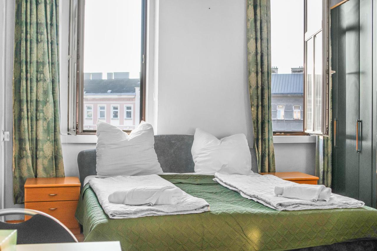 Joyful 2br Apt. @ Millenium Tower And The Danube * Wenen